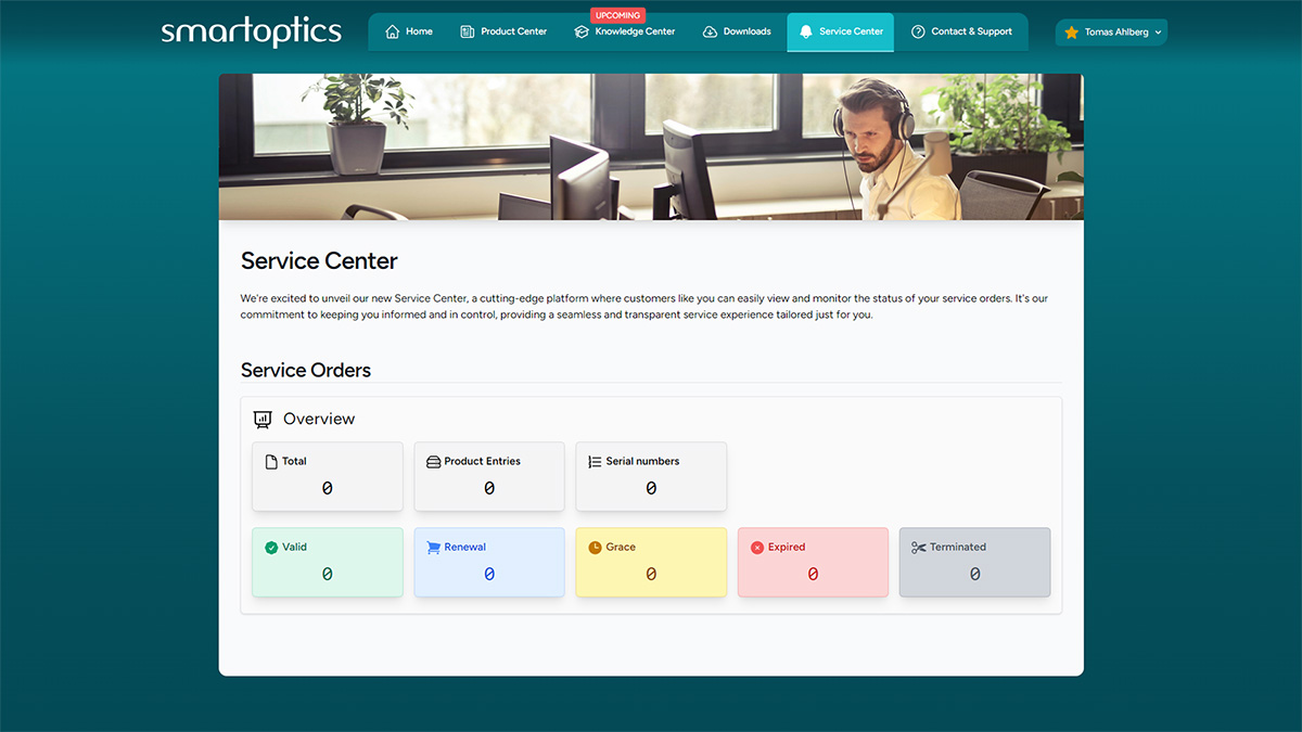 Smartoptics Service Center dashboard showing service order status with overview boxes and a support agent image at the top.