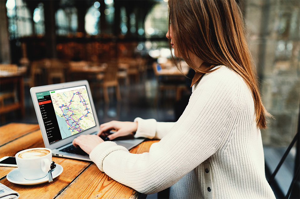 Frontend-Developer-AdobeStock_207679110